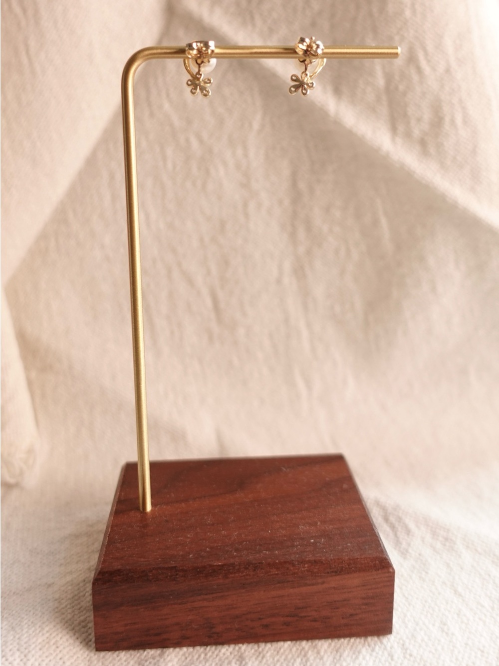 NEW! Pearl Accent Gold Plated Earring - Picture 3 of 6